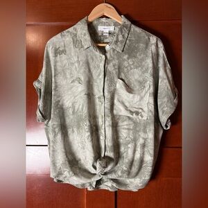 Forever 21 Women’s Olive Tie-Dye Short Sleeve Shirt Size OX